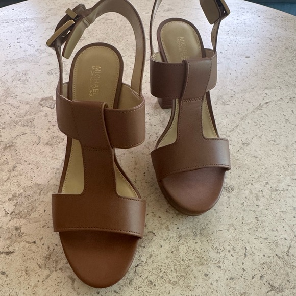 Michael Kors Elegant Brown Platform Heels - Picture 2 of 6